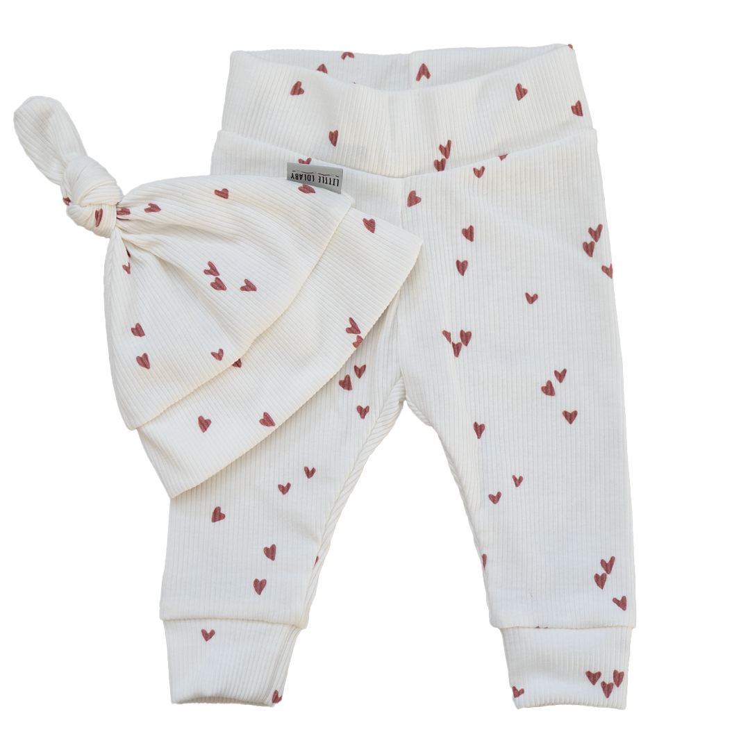 Newborn Muts + Broek - Little Hearts Clay Pink